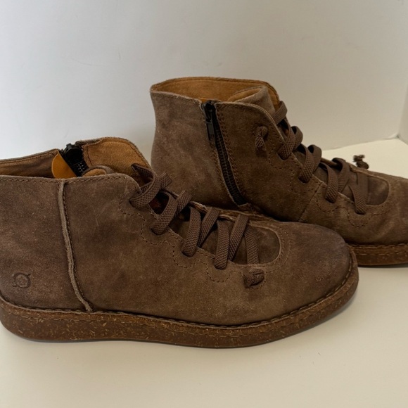 Born Tori brown suede ankle boots size 7.5 - Picture 3 of 9